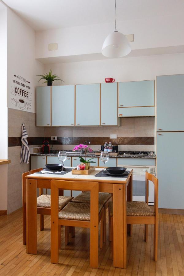 Number 3 Charming Appartment Old Town 파르마 외부 사진